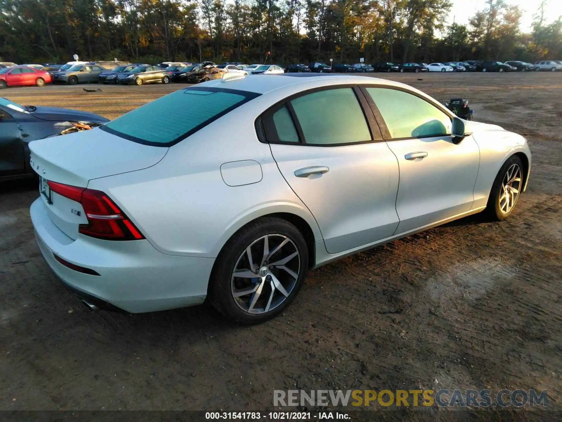 4 Photograph of a damaged car 7JRA22TK4KG006645 VOLVO S60 2019