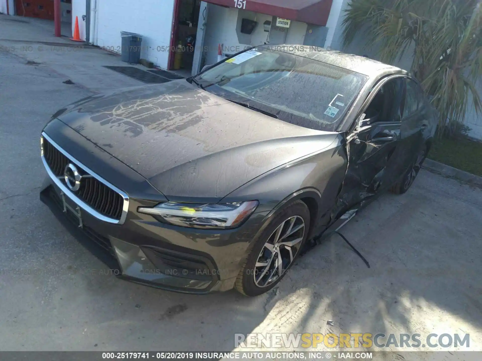 2 Фотография поврежденного автомобиля 7JRA22TK4KG008928 VOLVO S60 2019