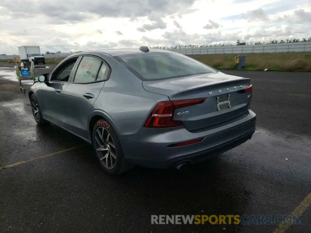 3 Photograph of a damaged car 7JRA22TK4KG010548 VOLVO S60 2019