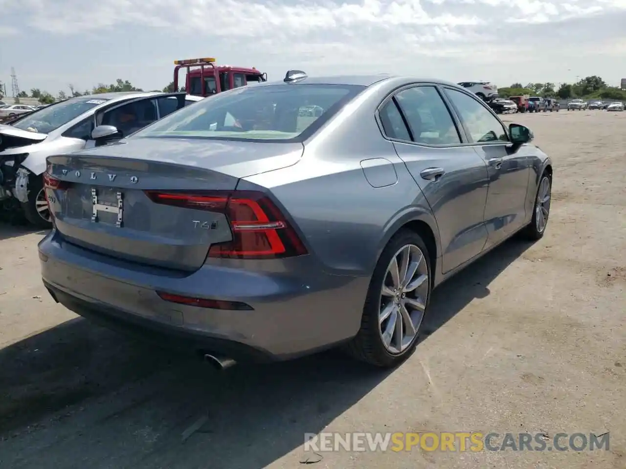 4 Photograph of a damaged car 7JRA22TK4KG016687 VOLVO S60 2019