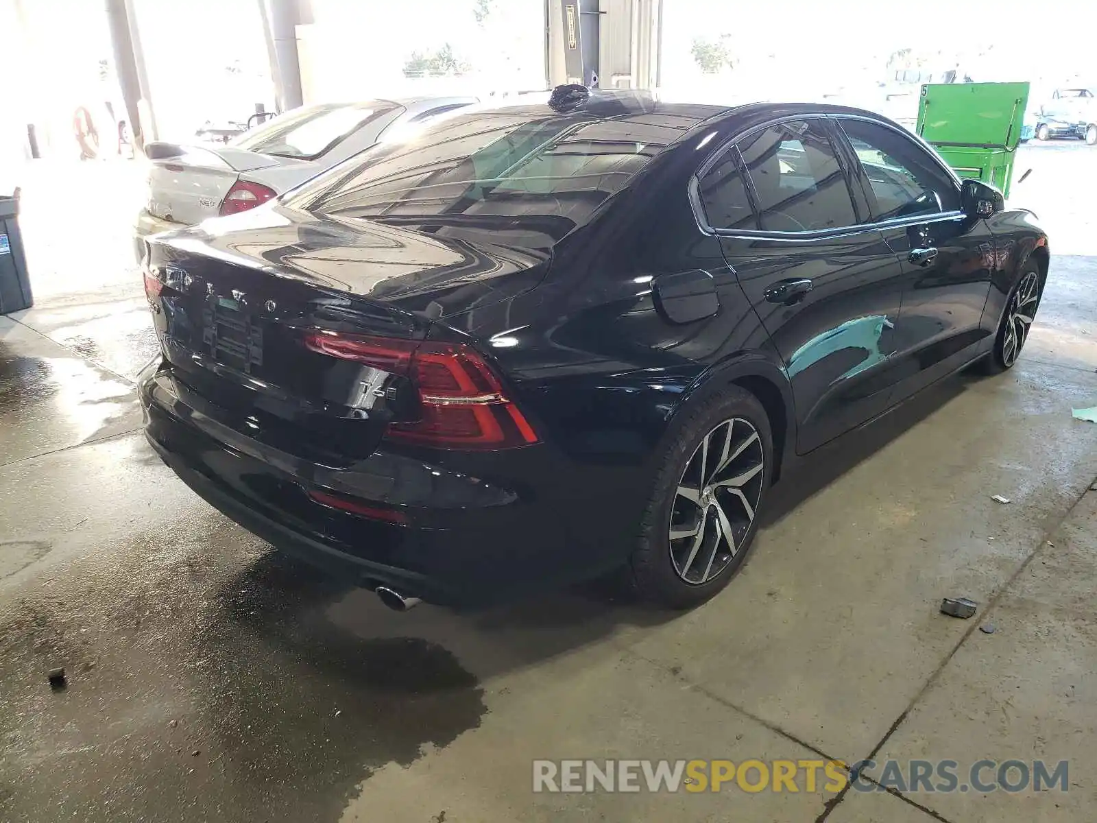 4 Фотография поврежденного автомобиля 7JRA22TK4KG018228 VOLVO S60 2019