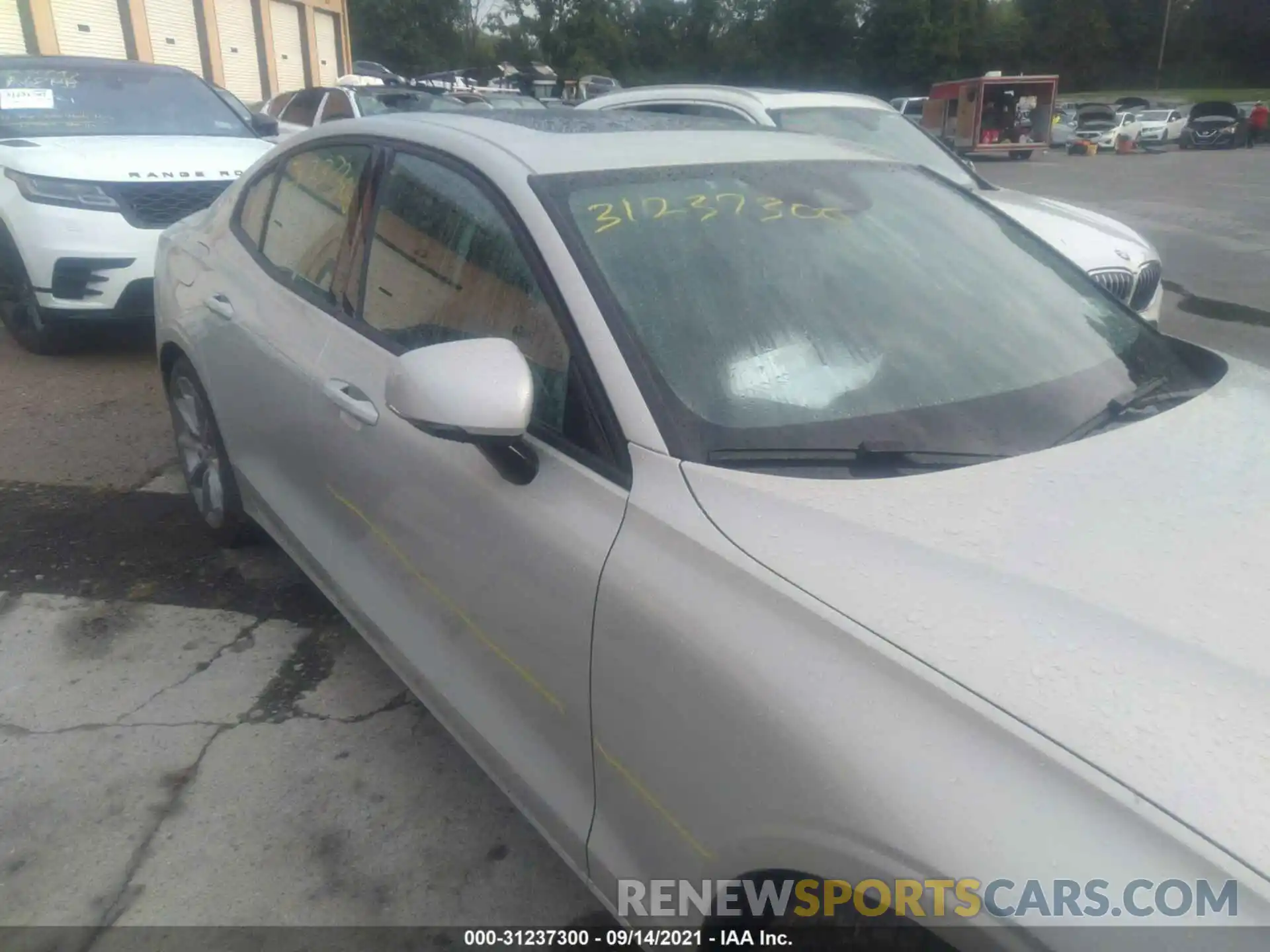 6 Photograph of a damaged car 7JRA22TK5KG002460 VOLVO S60 2019