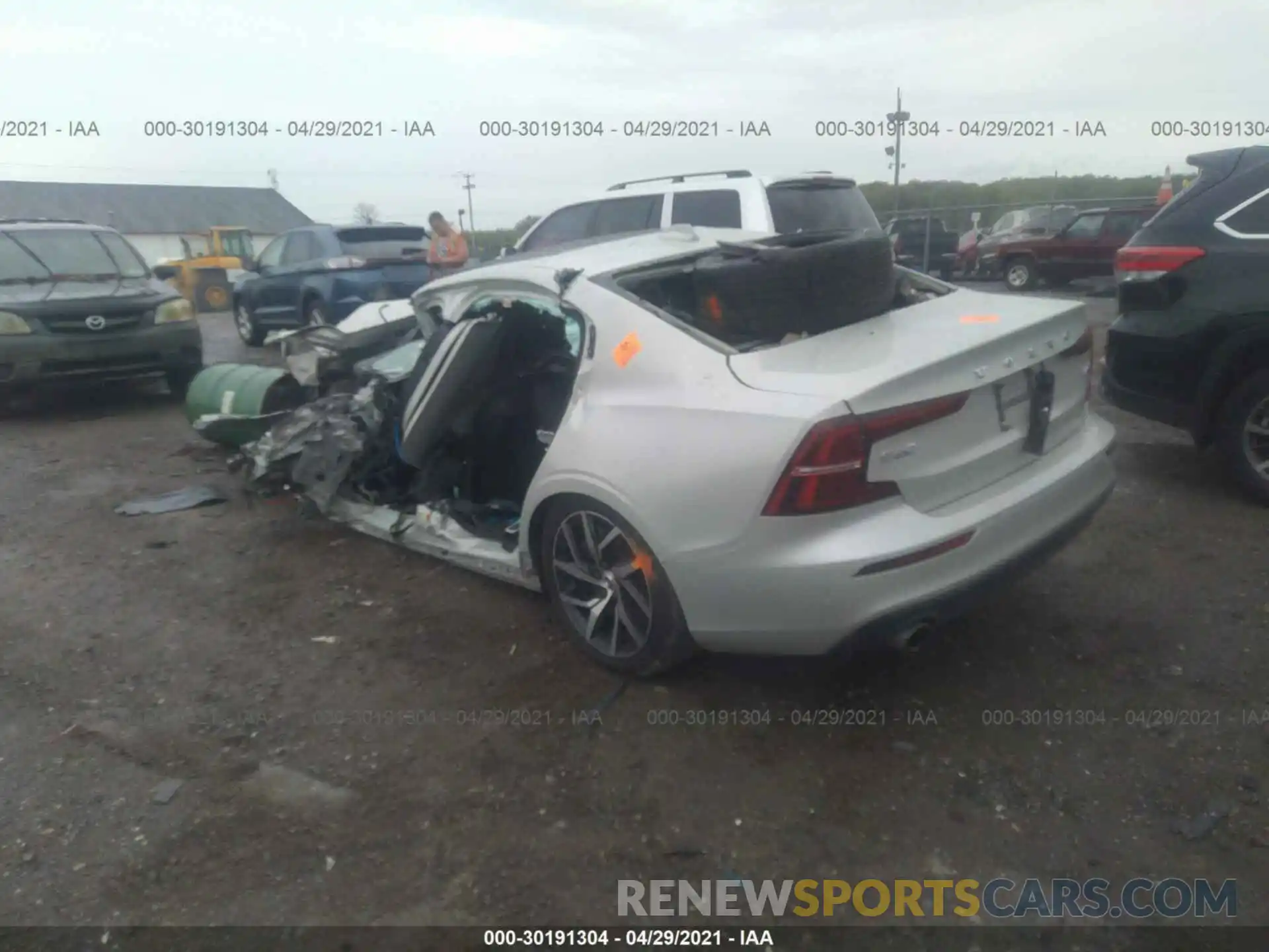 3 Photograph of a damaged car 7JRA22TK5KG006606 VOLVO S60 2019