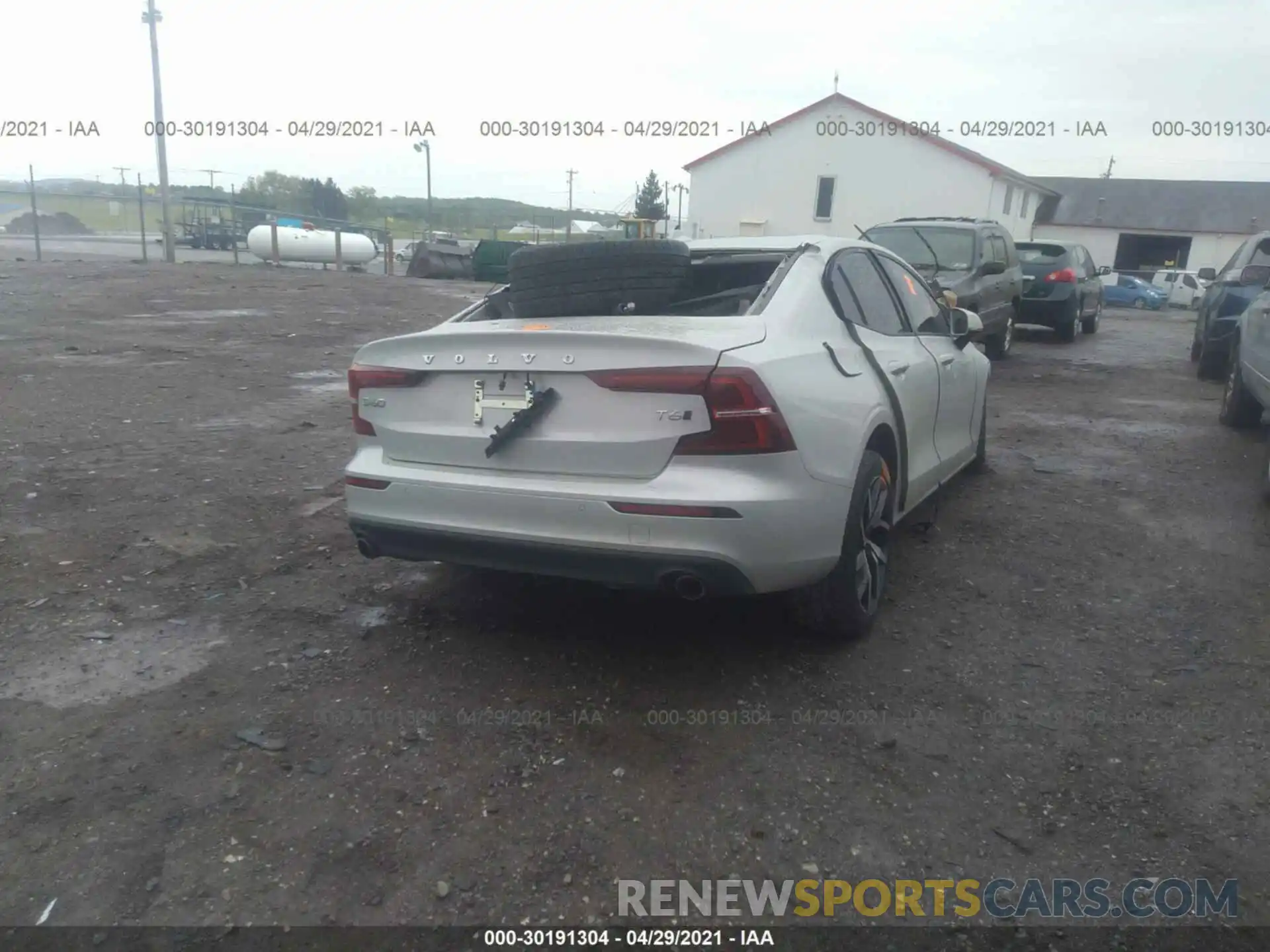 4 Photograph of a damaged car 7JRA22TK5KG006606 VOLVO S60 2019