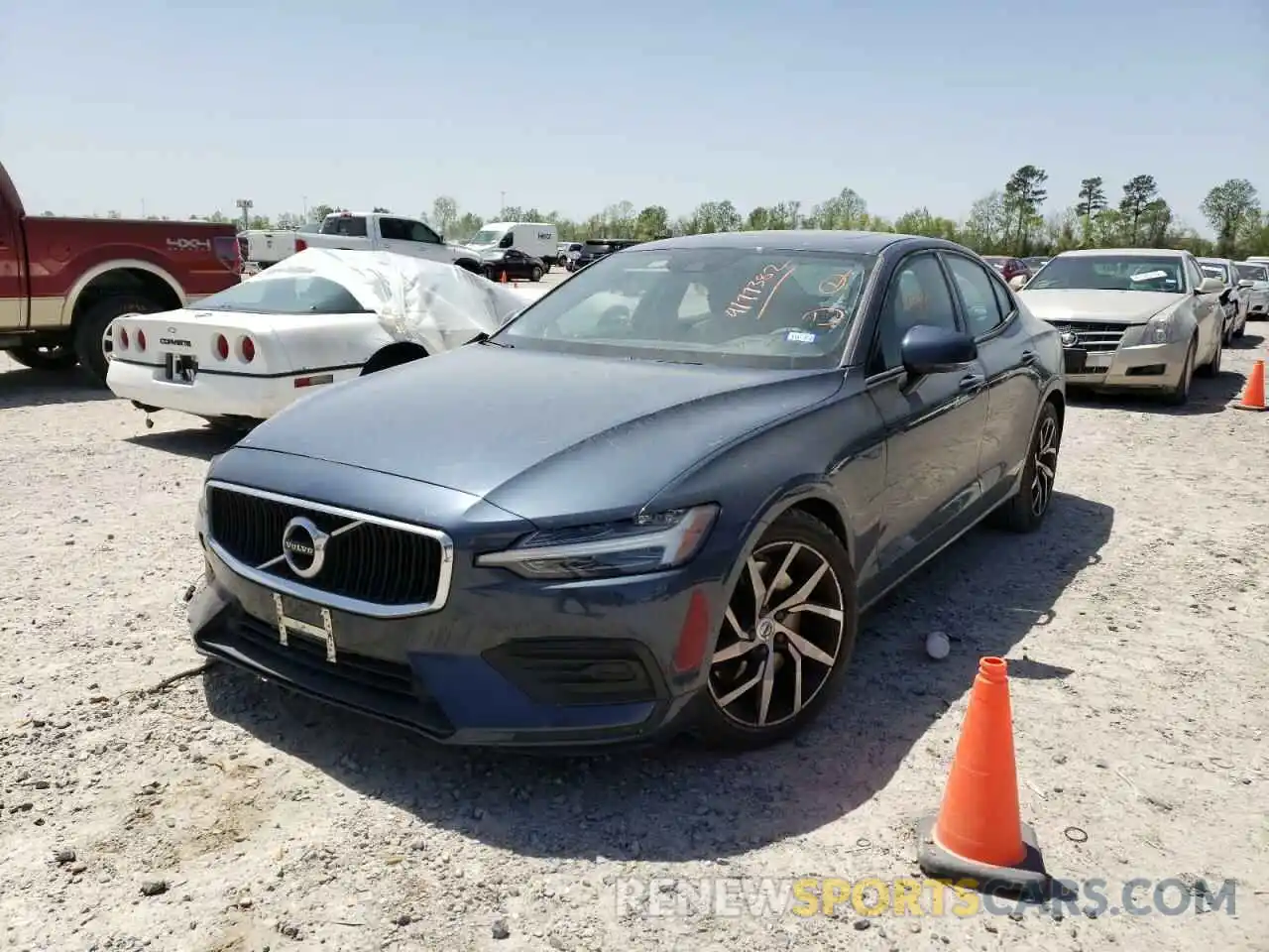 2 Photograph of a damaged car 7JRA22TK5KG010199 VOLVO S60 2019