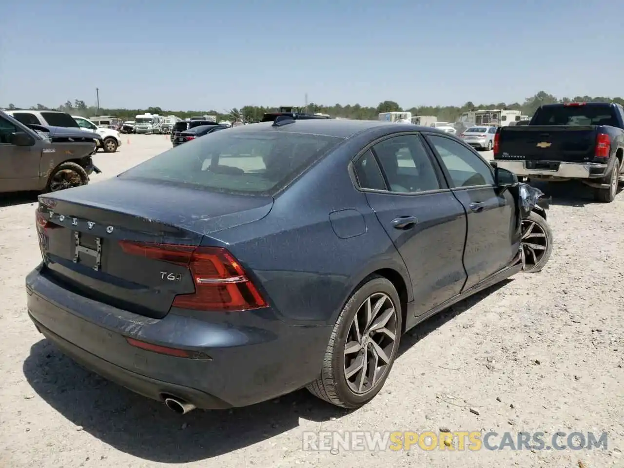 4 Photograph of a damaged car 7JRA22TK5KG010199 VOLVO S60 2019