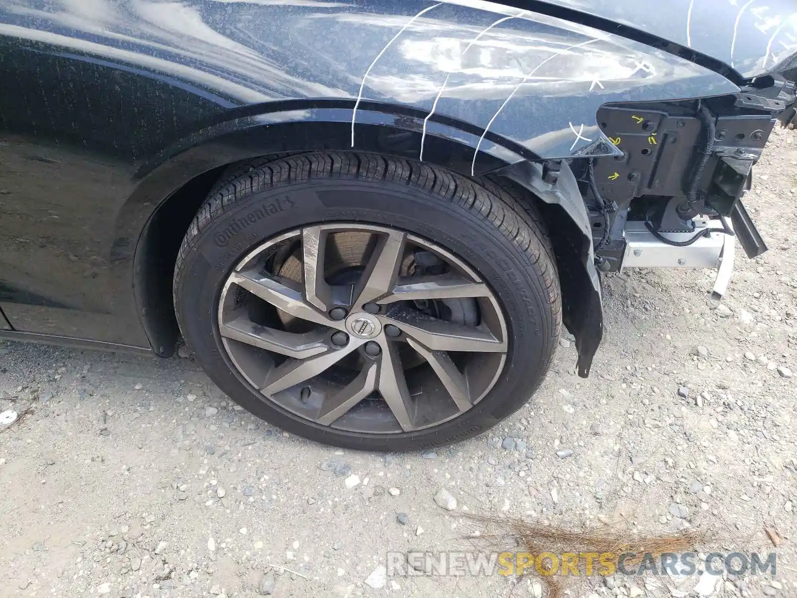 9 Photograph of a damaged car 7JRA22TK5KG016584 VOLVO S60 2019