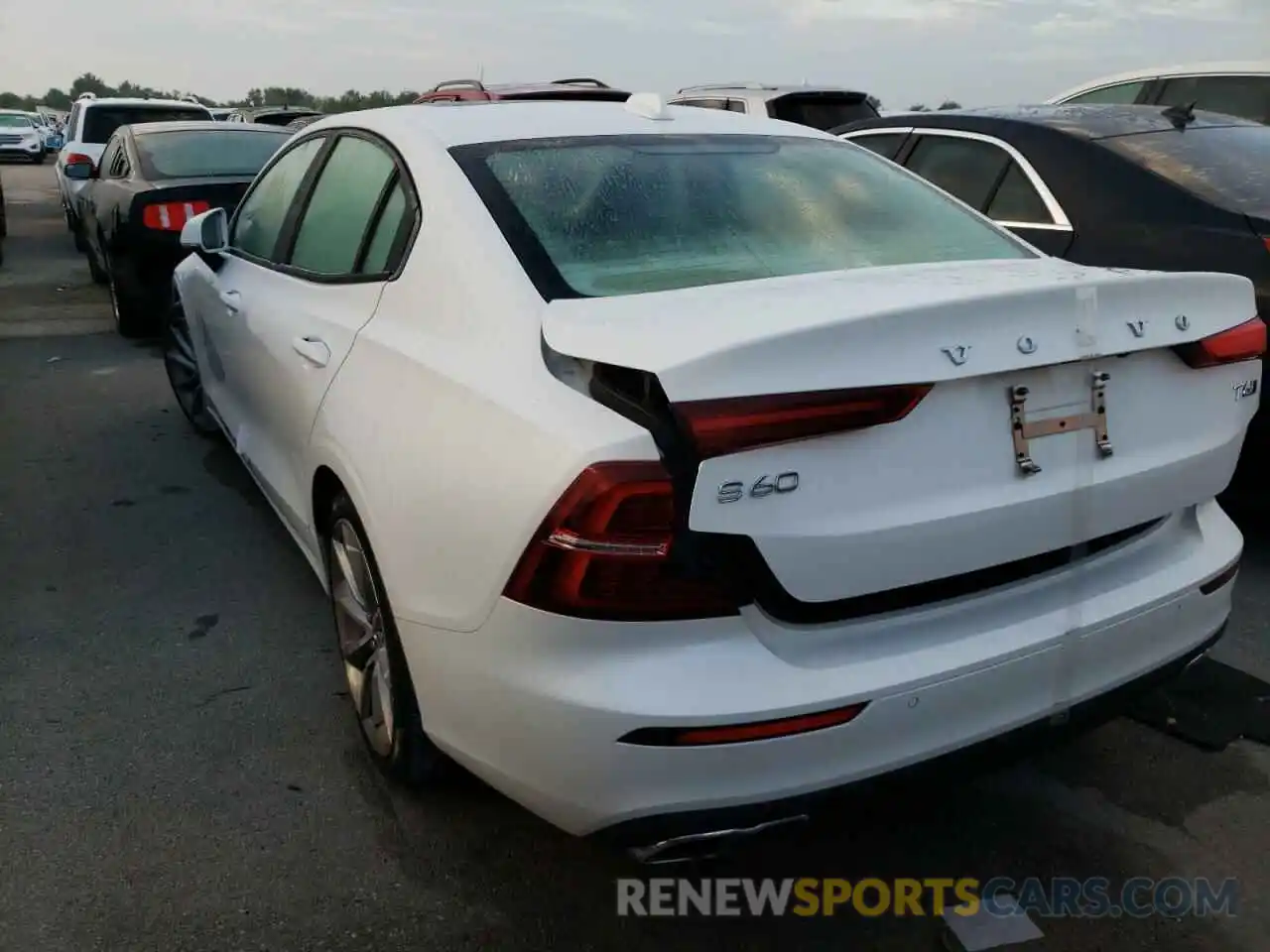 3 Photograph of a damaged car 7JRA22TK5KG016763 VOLVO S60 2019