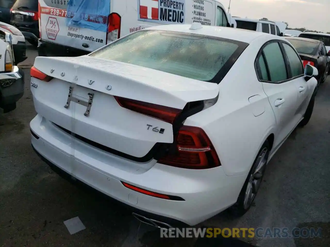 4 Photograph of a damaged car 7JRA22TK5KG016763 VOLVO S60 2019