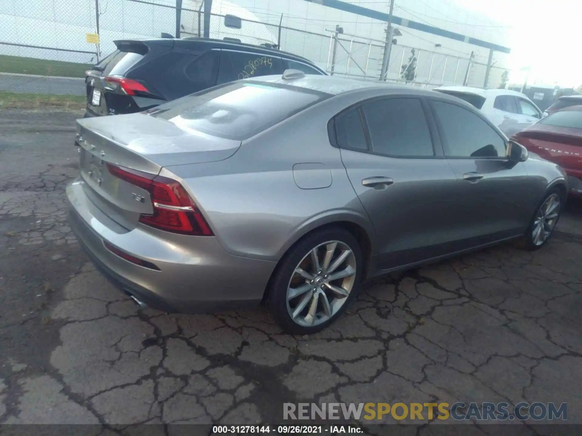 4 Фотография поврежденного автомобиля 7JRA22TK6KG008980 VOLVO S60 2019