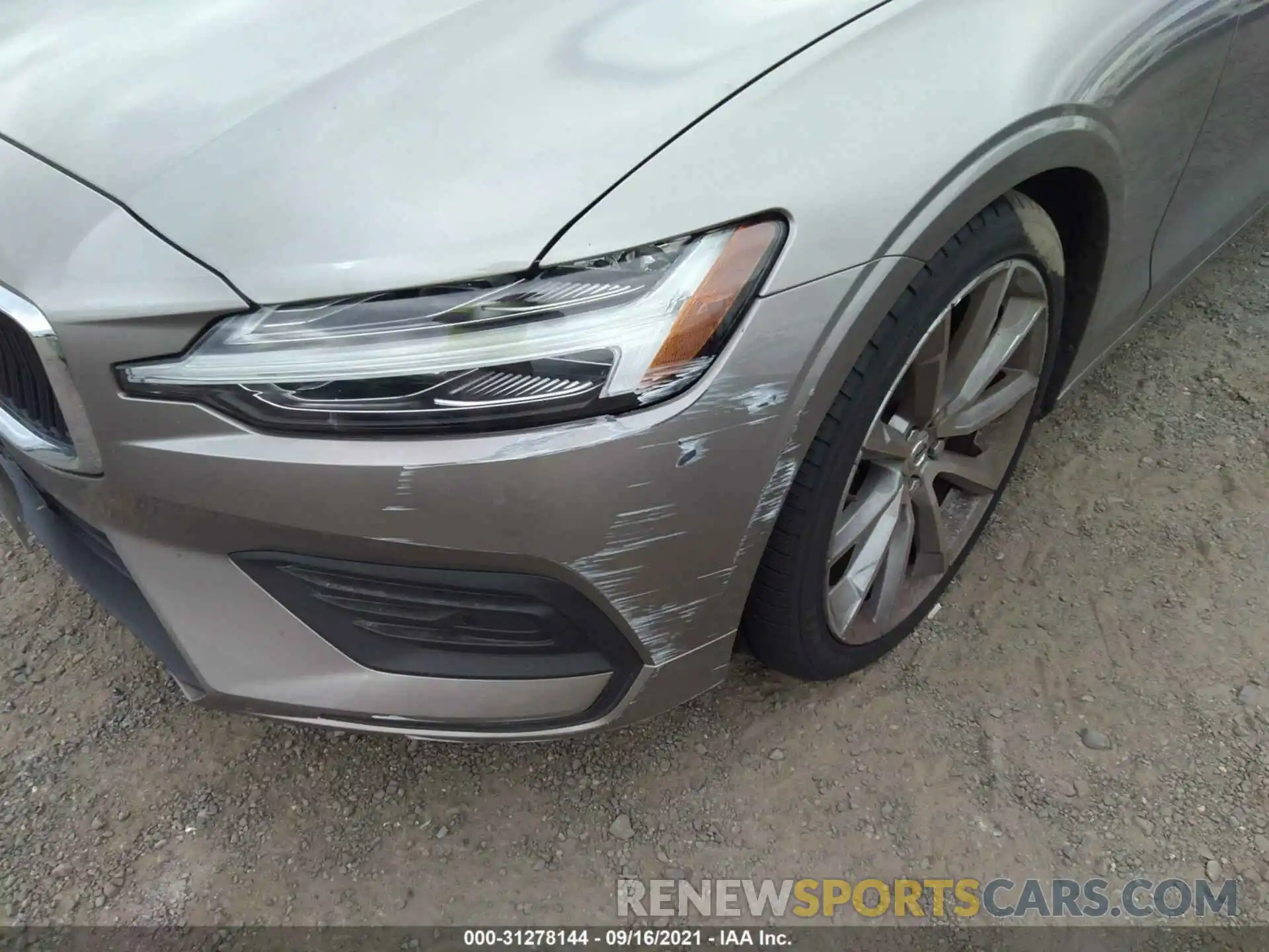 6 Photograph of a damaged car 7JRA22TK6KG008980 VOLVO S60 2019