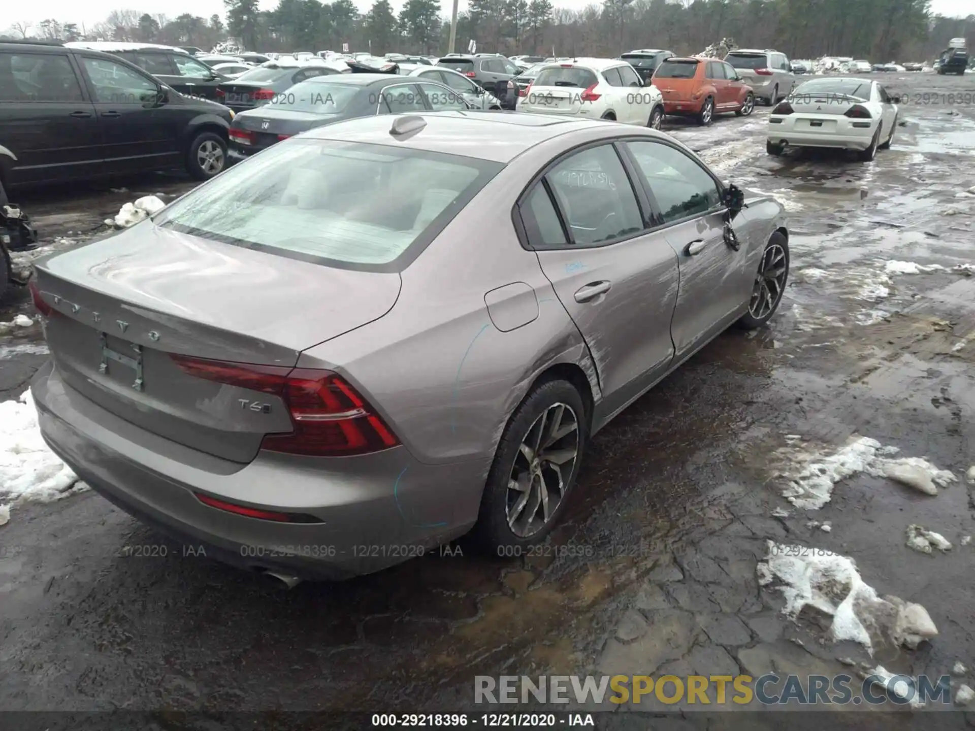 4 Photograph of a damaged car 7JRA22TK6KG012799 VOLVO S60 2019