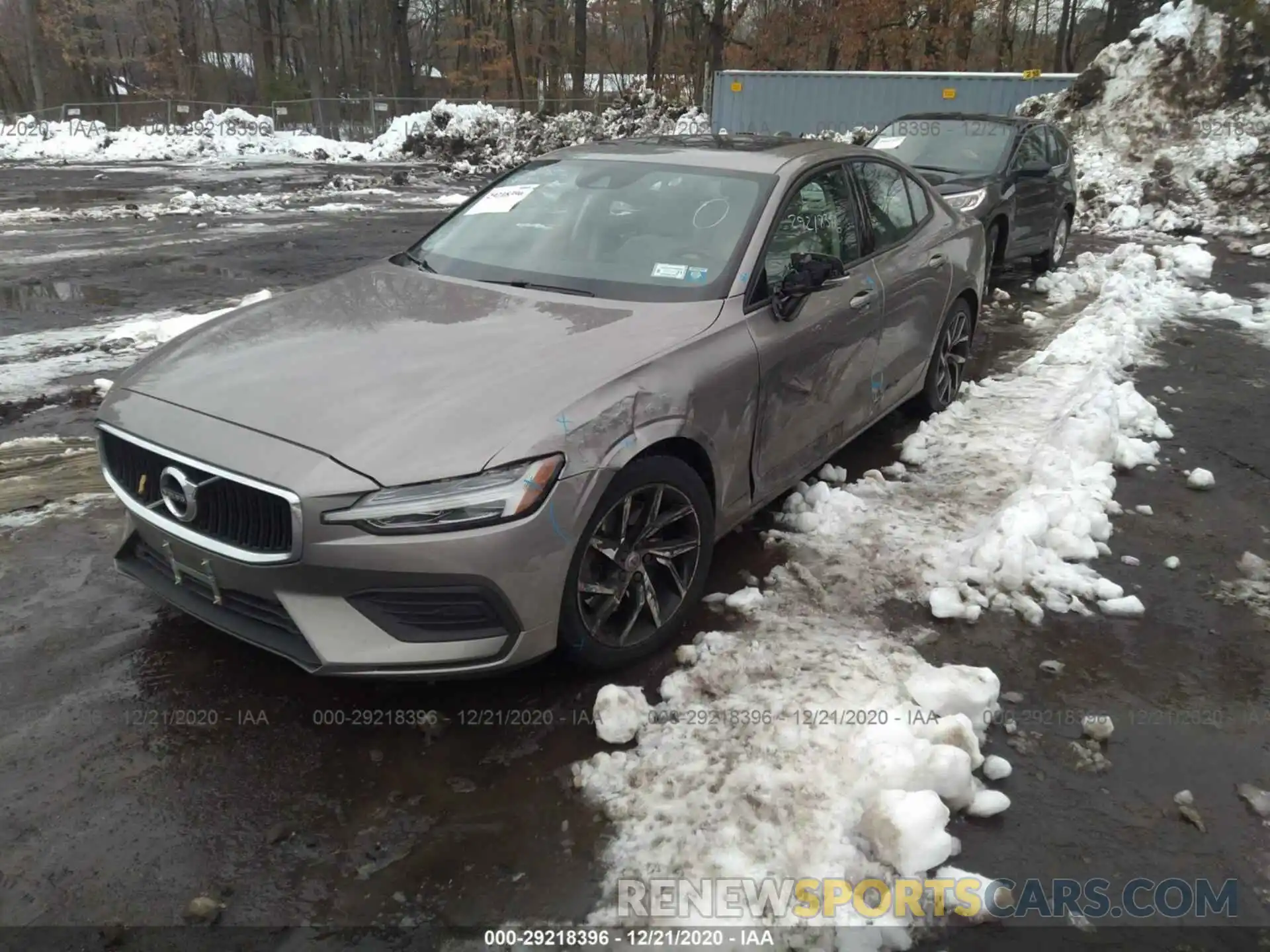 6 Photograph of a damaged car 7JRA22TK6KG012799 VOLVO S60 2019