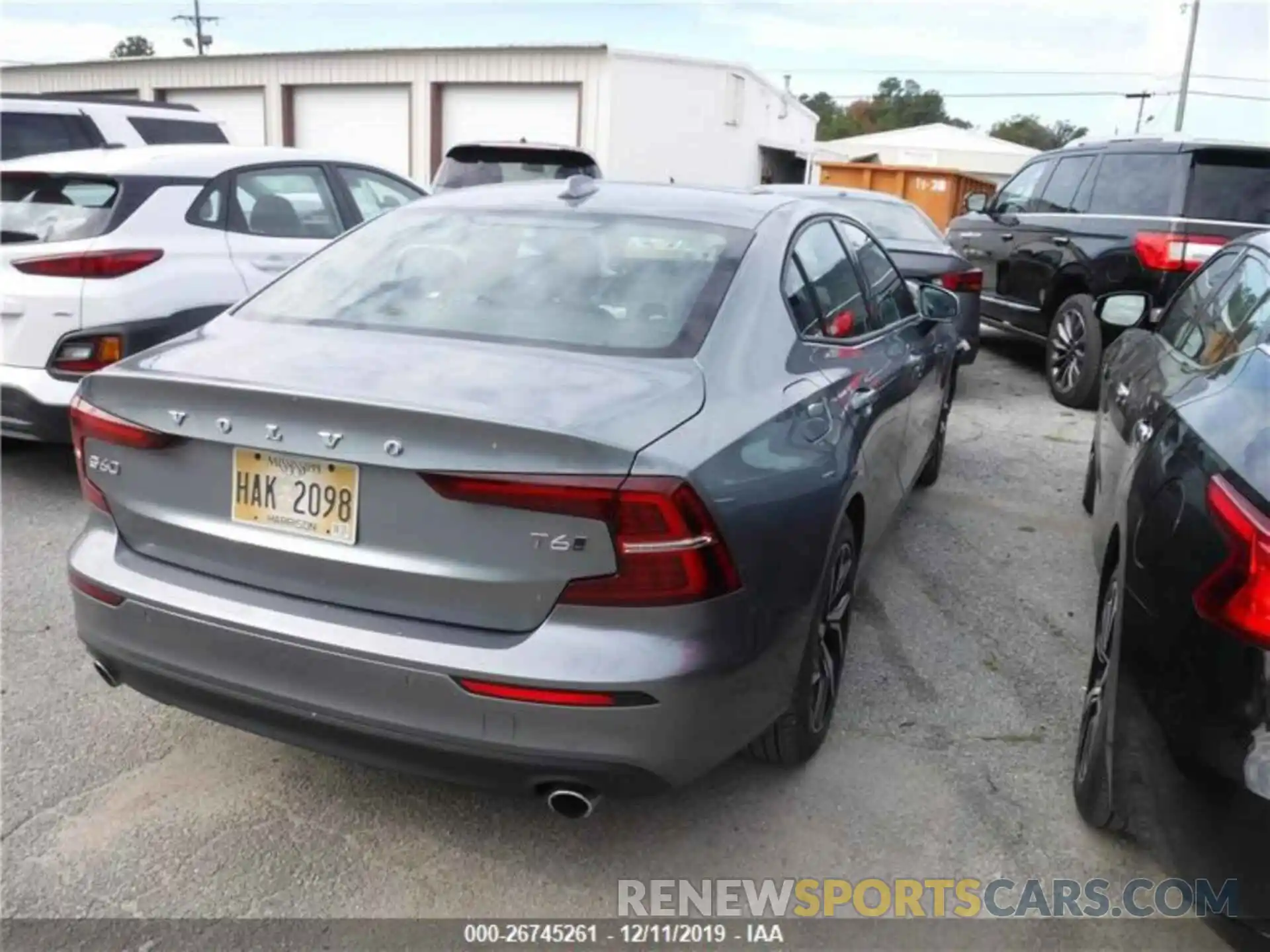 4 Photograph of a damaged car 7JRA22TK6KG015069 VOLVO S60 2019