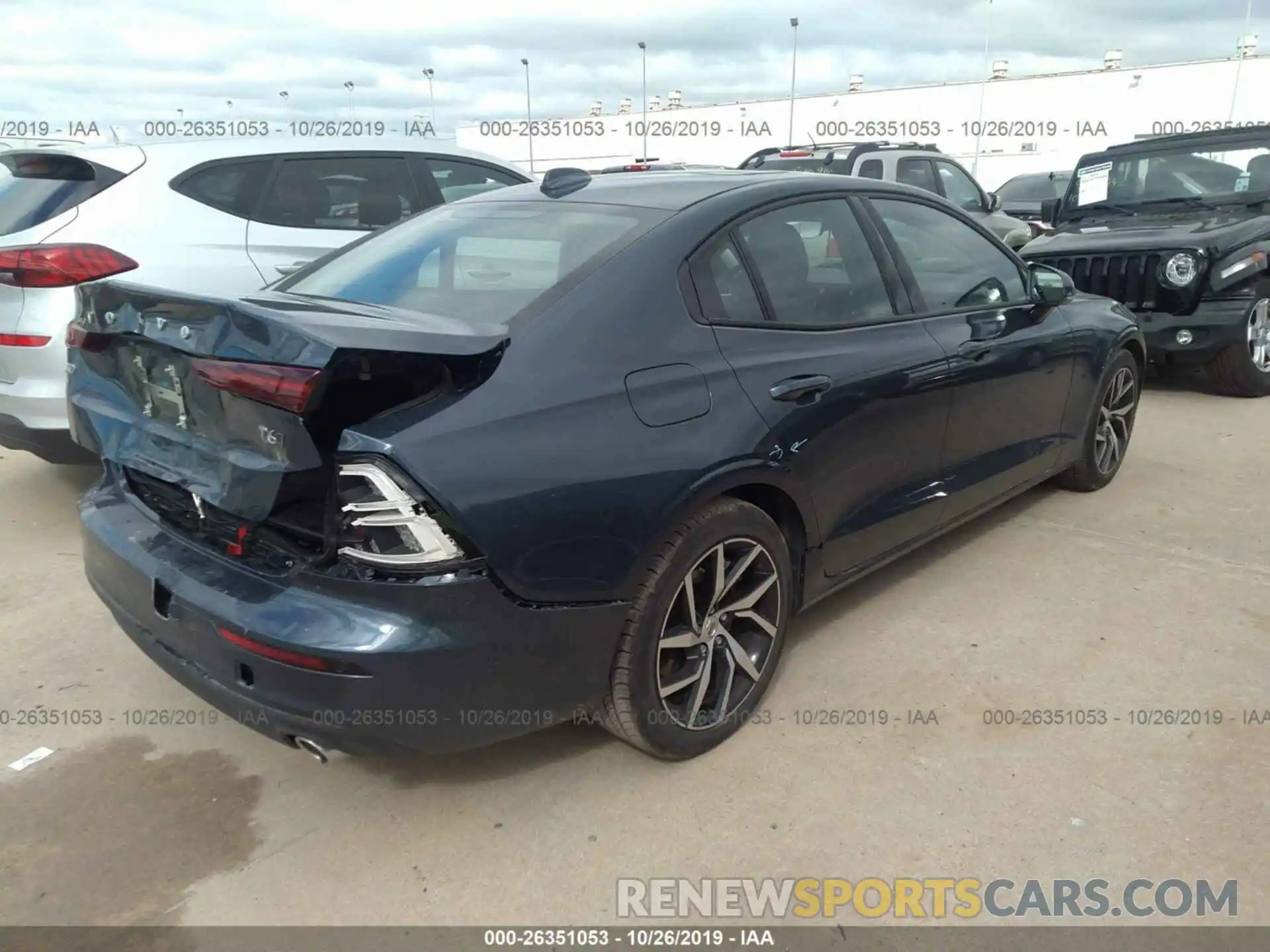 4 Photograph of a damaged car 7JRA22TK7KG014996 VOLVO S60 2019