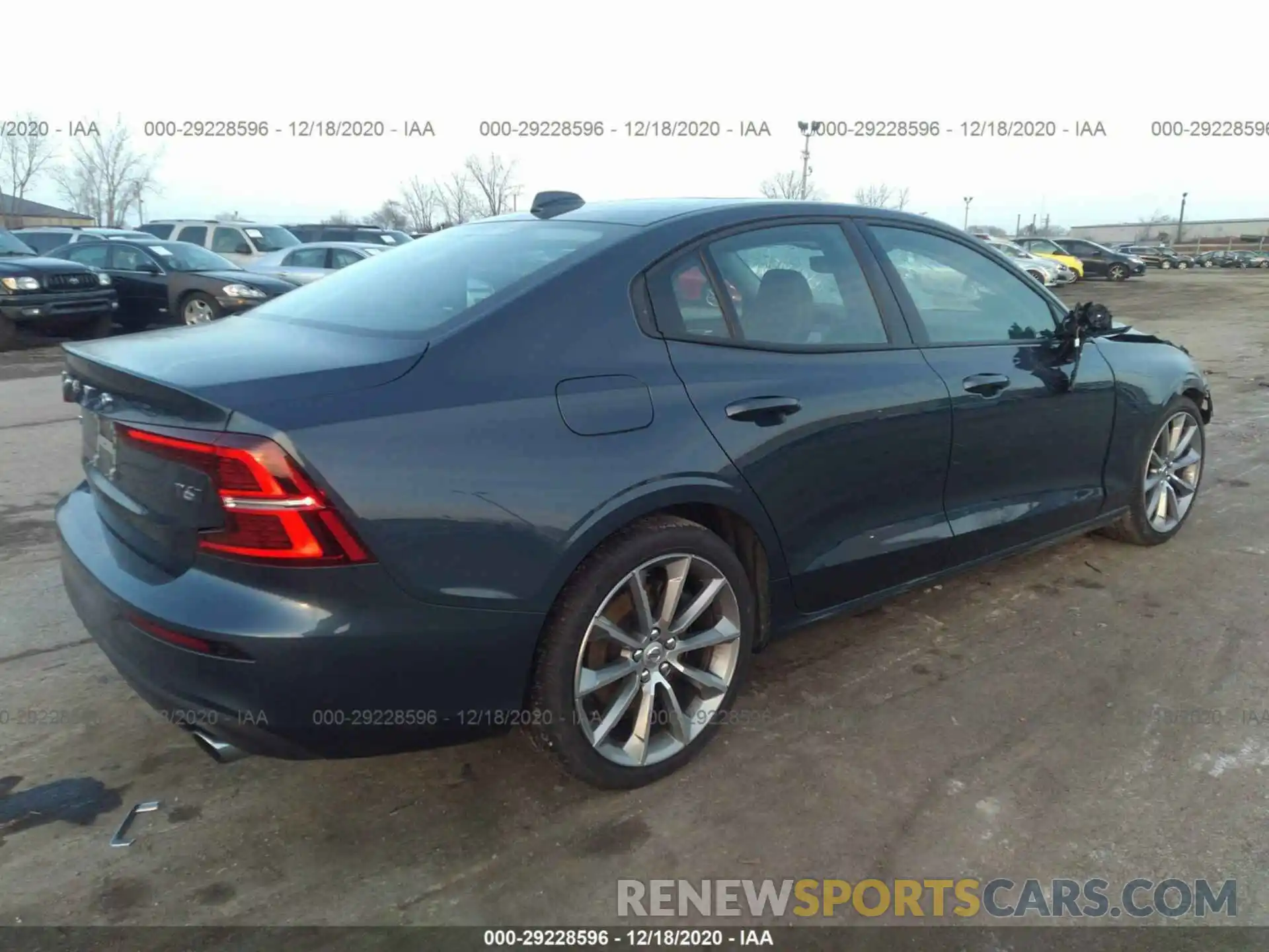 4 Фотография поврежденного автомобиля 7JRA22TK8KG003795 VOLVO S60 2019