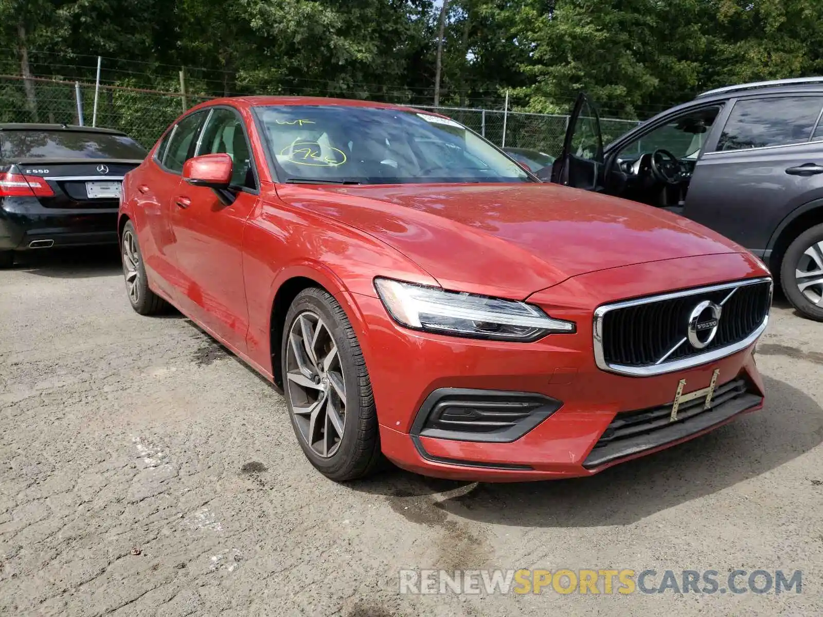 1 Photograph of a damaged car 7JRA22TK8KG005028 VOLVO S60 2019