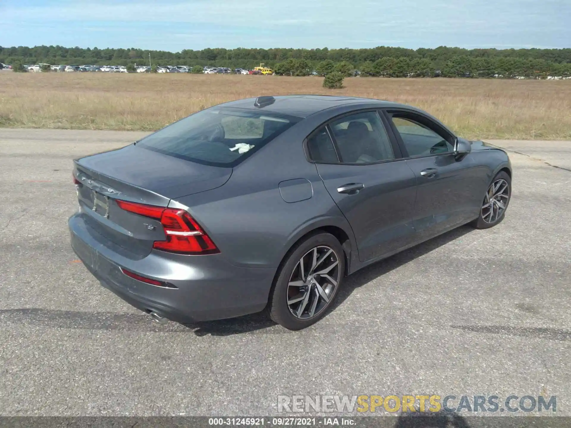 4 Photograph of a damaged car 7JRA22TK8KG009886 VOLVO S60 2019