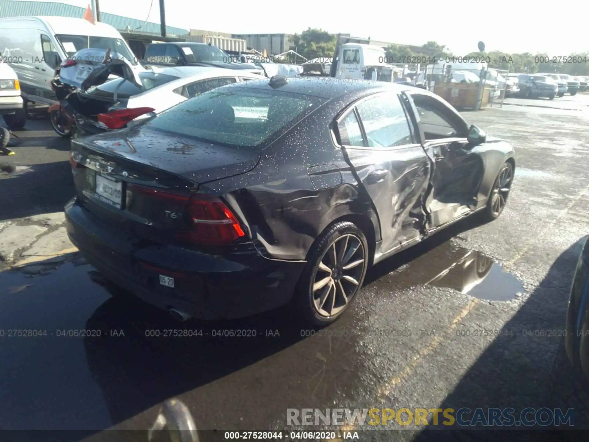 4 Photograph of a damaged car 7JRA22TK8KG013274 VOLVO S60 2019