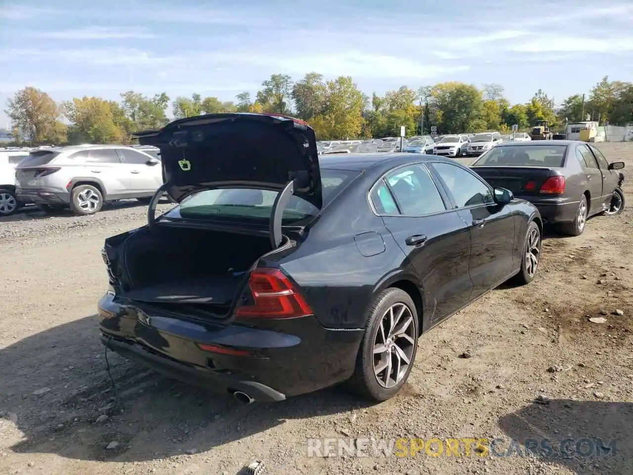 4 Photograph of a damaged car 7JRA22TK8KG014019 VOLVO S60 2019