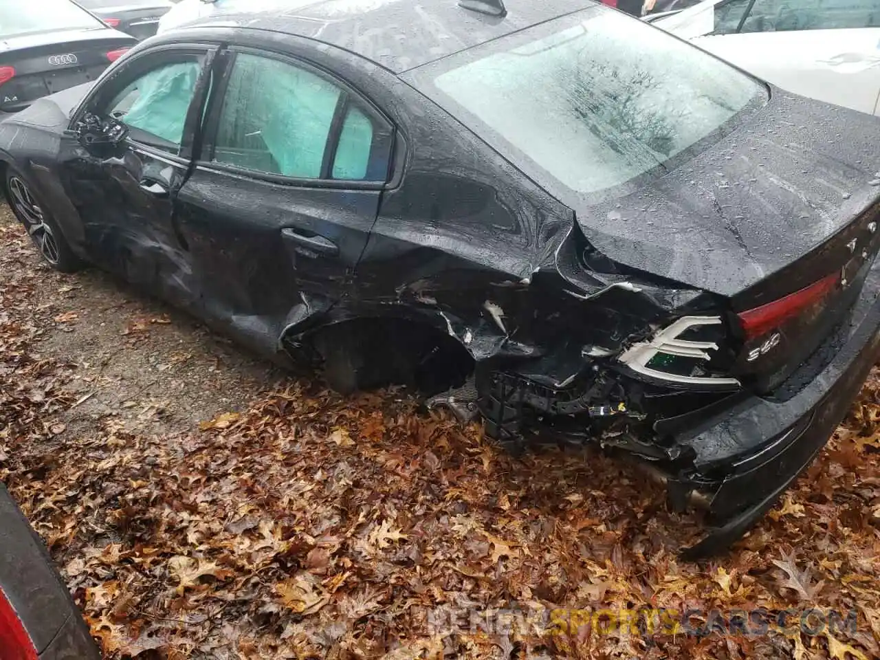 9 Photograph of a damaged car 7JRA22TK8KG014151 VOLVO S60 2019