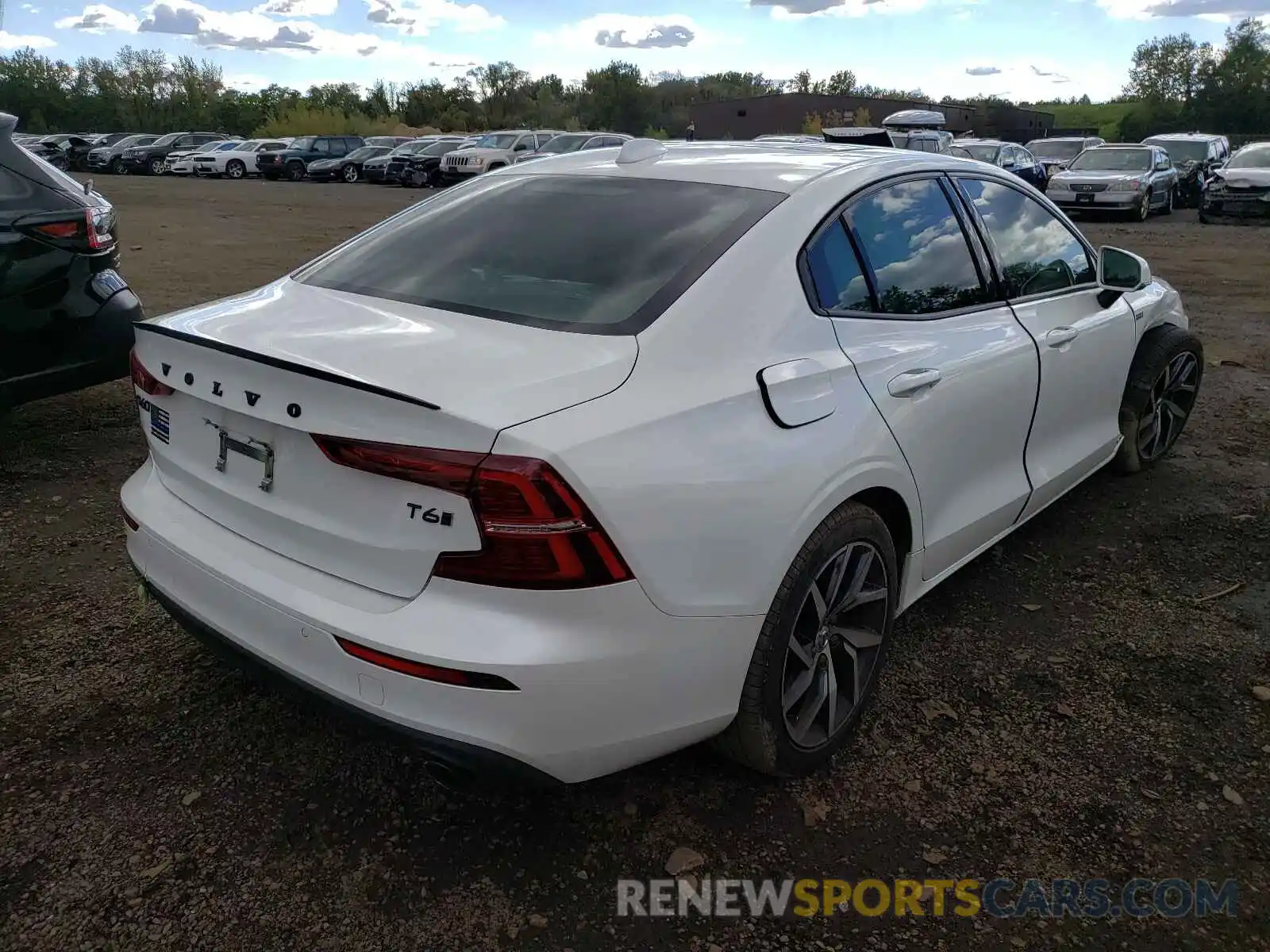 4 Photograph of a damaged car 7JRA22TK8KG015249 VOLVO S60 2019