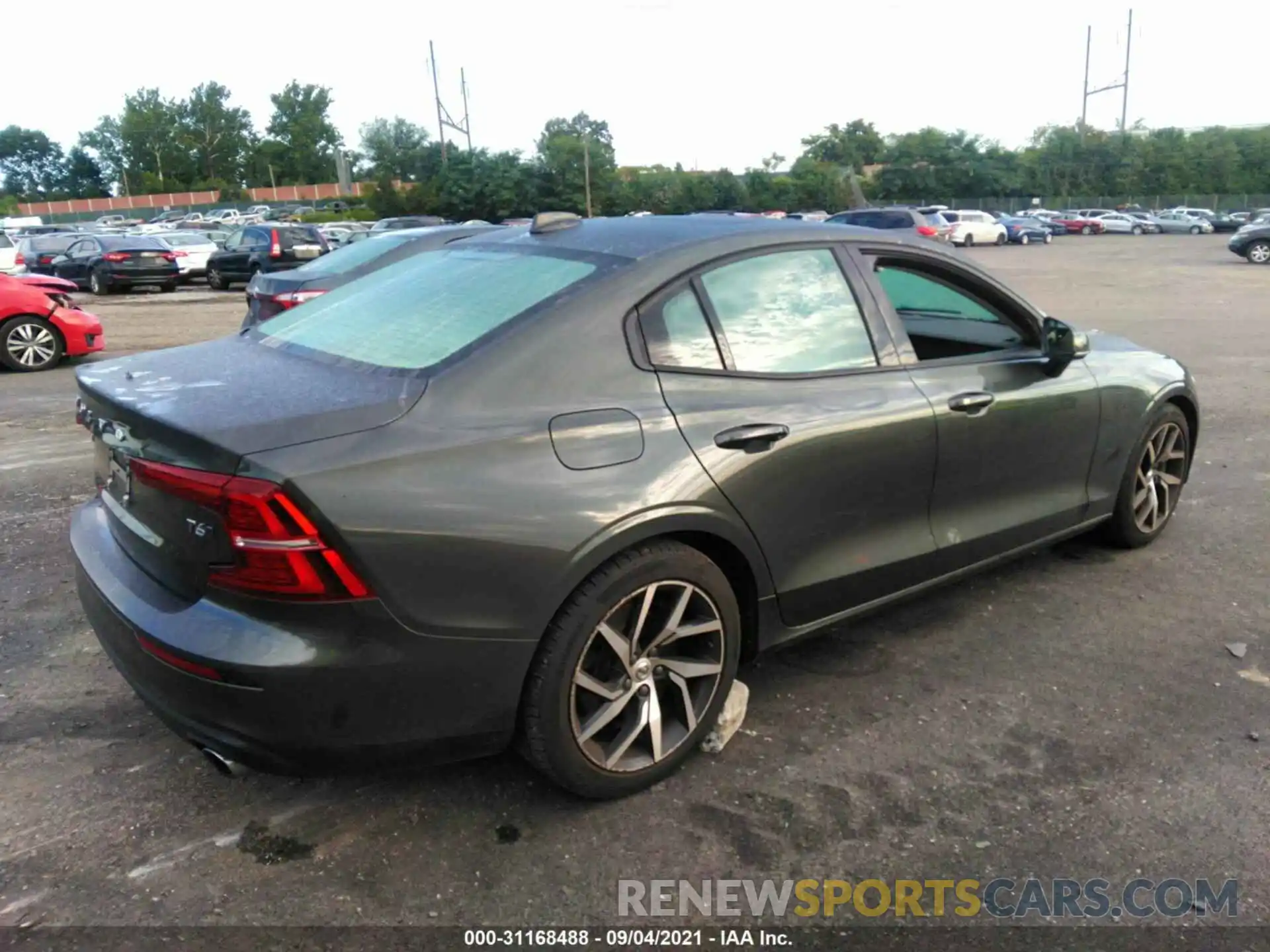 4 Photograph of a damaged car 7JRA22TK8KG015932 VOLVO S60 2019