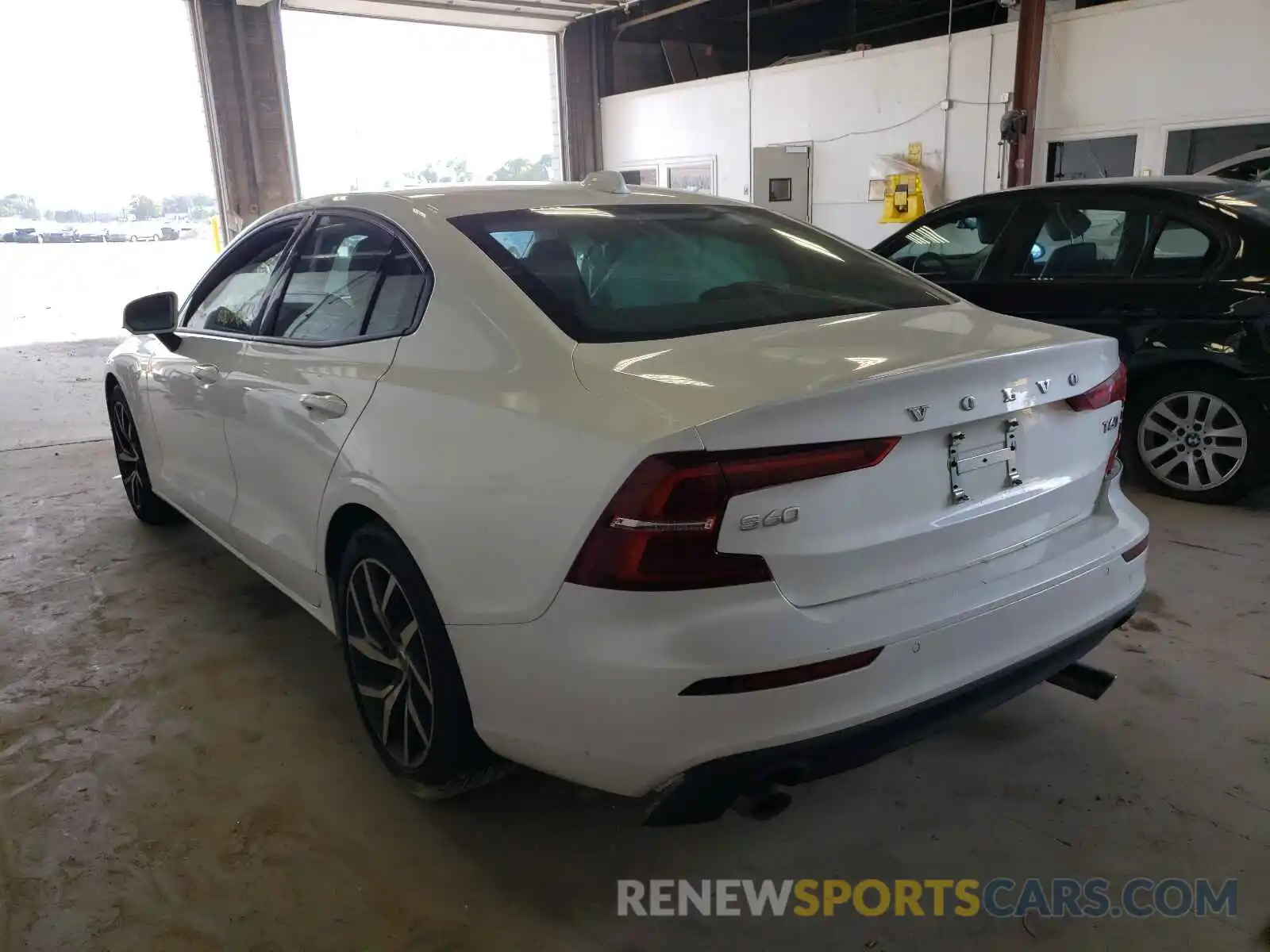 3 Photograph of a damaged car 7JRA22TK8KG017924 VOLVO S60 2019