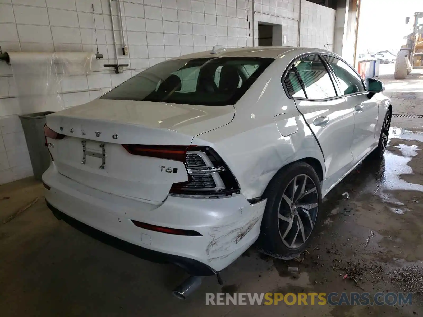 4 Photograph of a damaged car 7JRA22TK8KG017924 VOLVO S60 2019