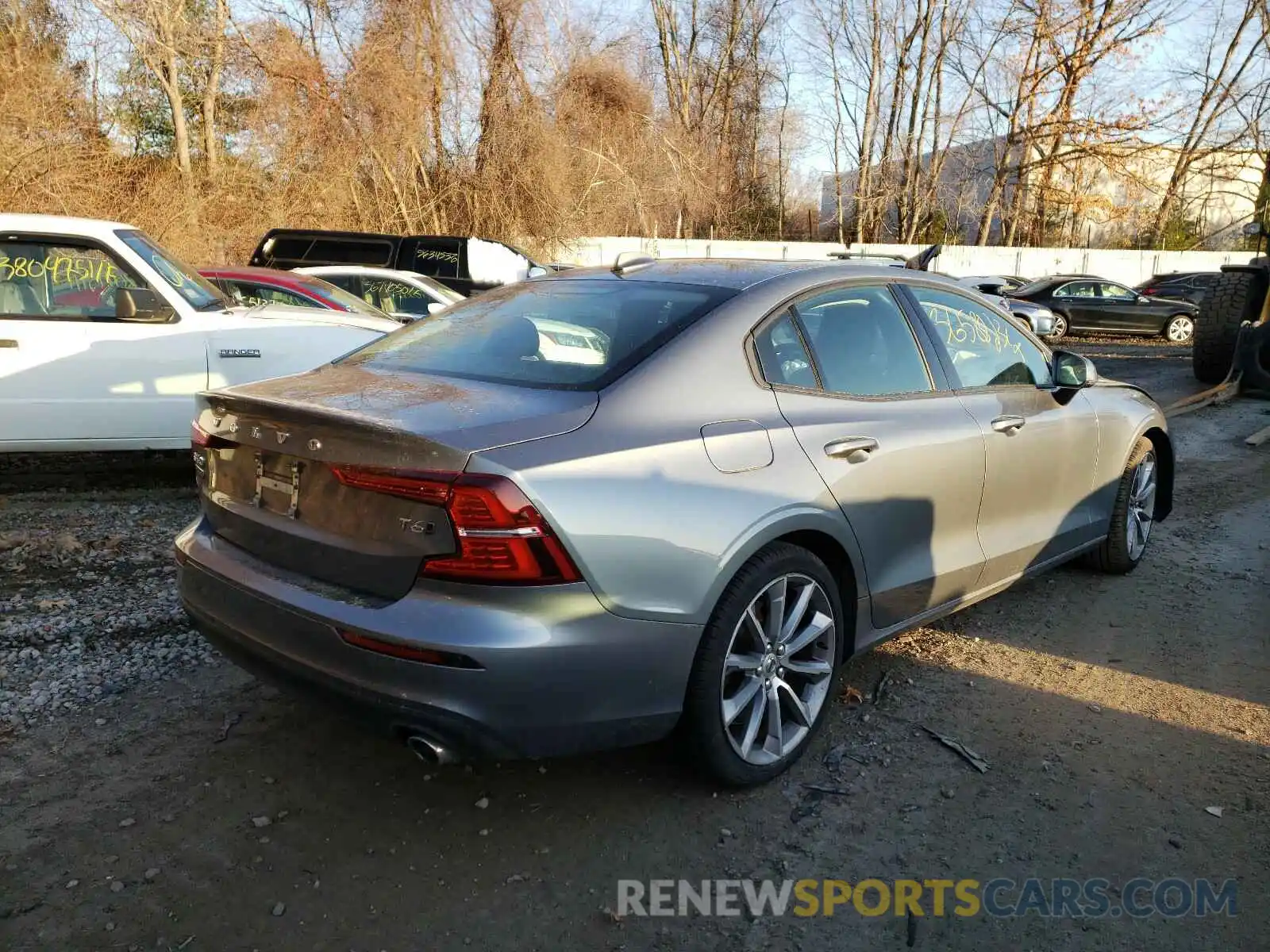 4 Фотография поврежденного автомобиля 7JRA22TK9KG001036 VOLVO S60 2019