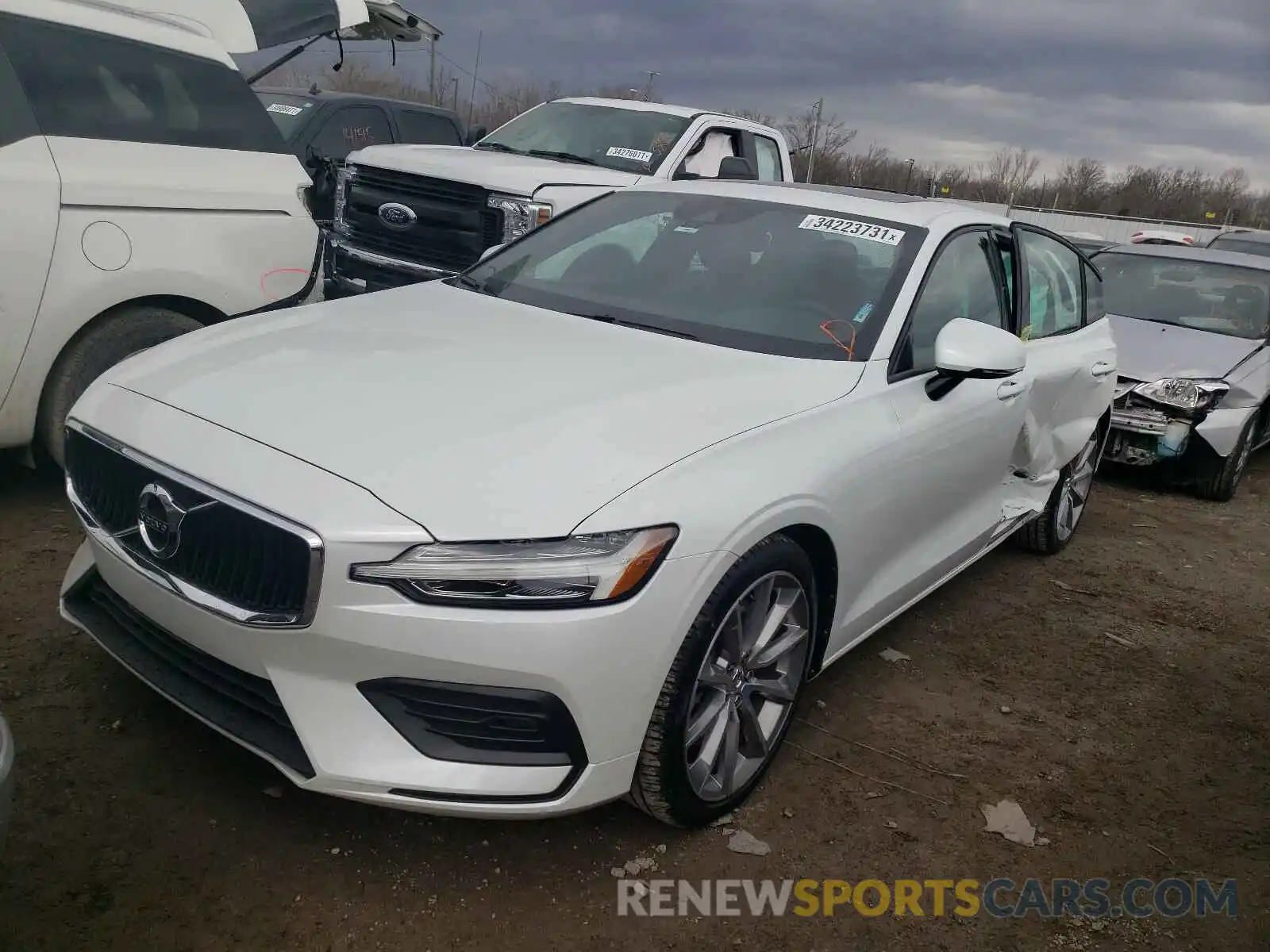 2 Photograph of a damaged car 7JRA22TK9KG008780 VOLVO S60 2019