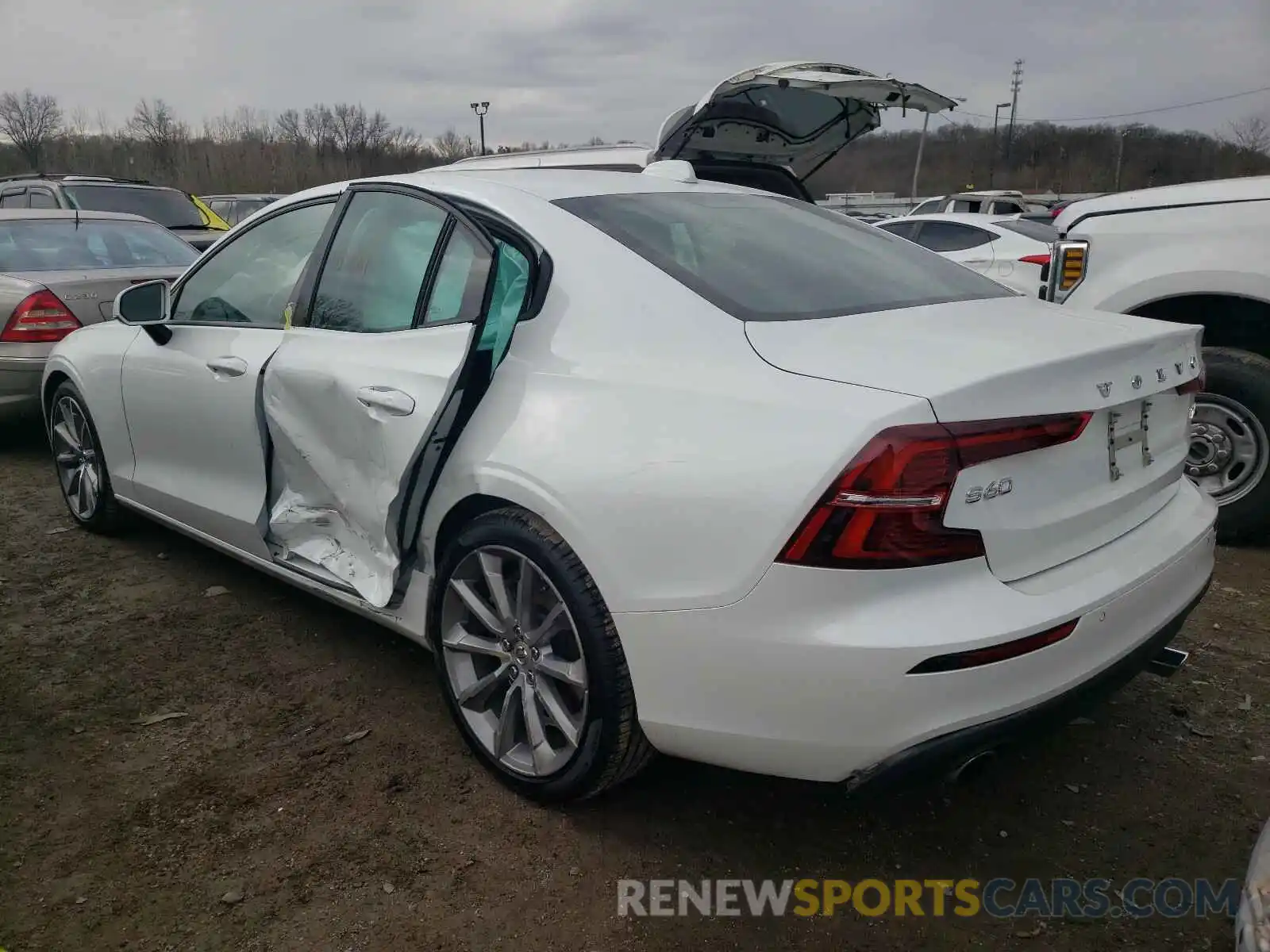 3 Photograph of a damaged car 7JRA22TK9KG008780 VOLVO S60 2019