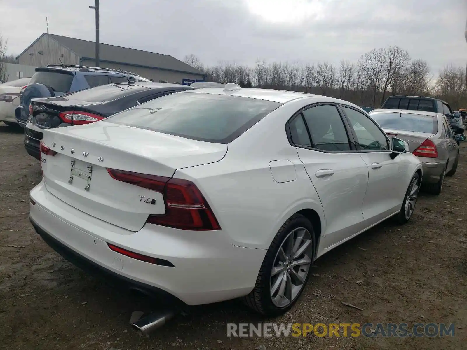 4 Photograph of a damaged car 7JRA22TK9KG008780 VOLVO S60 2019