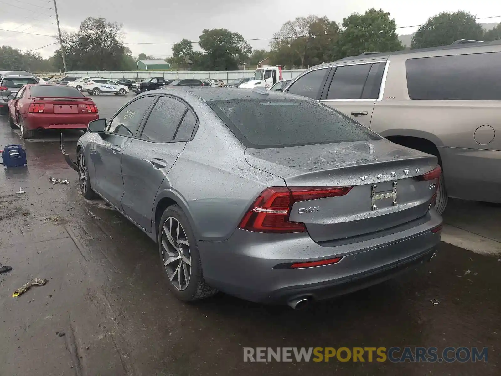 3 Photograph of a damaged car 7JRA22TK9KG010495 VOLVO S60 2019