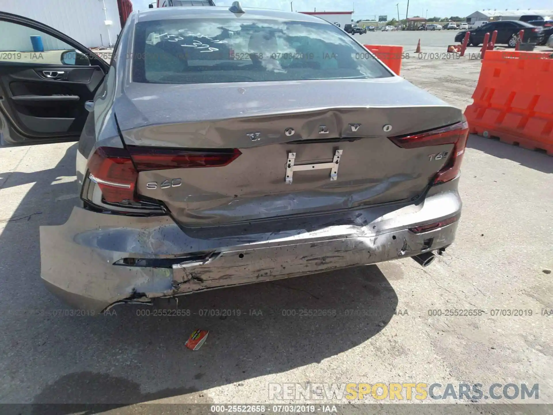 6 Photograph of a damaged car 7JRA22TK9KG011260 VOLVO S60 2019