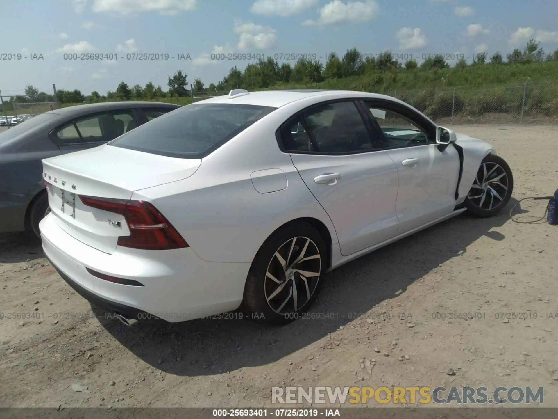 4 Photograph of a damaged car 7JRA22TK9KG017978 VOLVO S60 2019