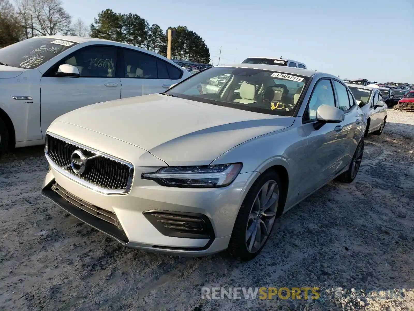 2 Photograph of a damaged car 7JRA22TKXKG002440 VOLVO S60 2019