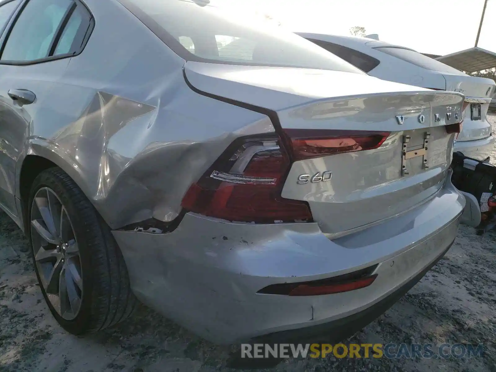 9 Photograph of a damaged car 7JRA22TKXKG002440 VOLVO S60 2019