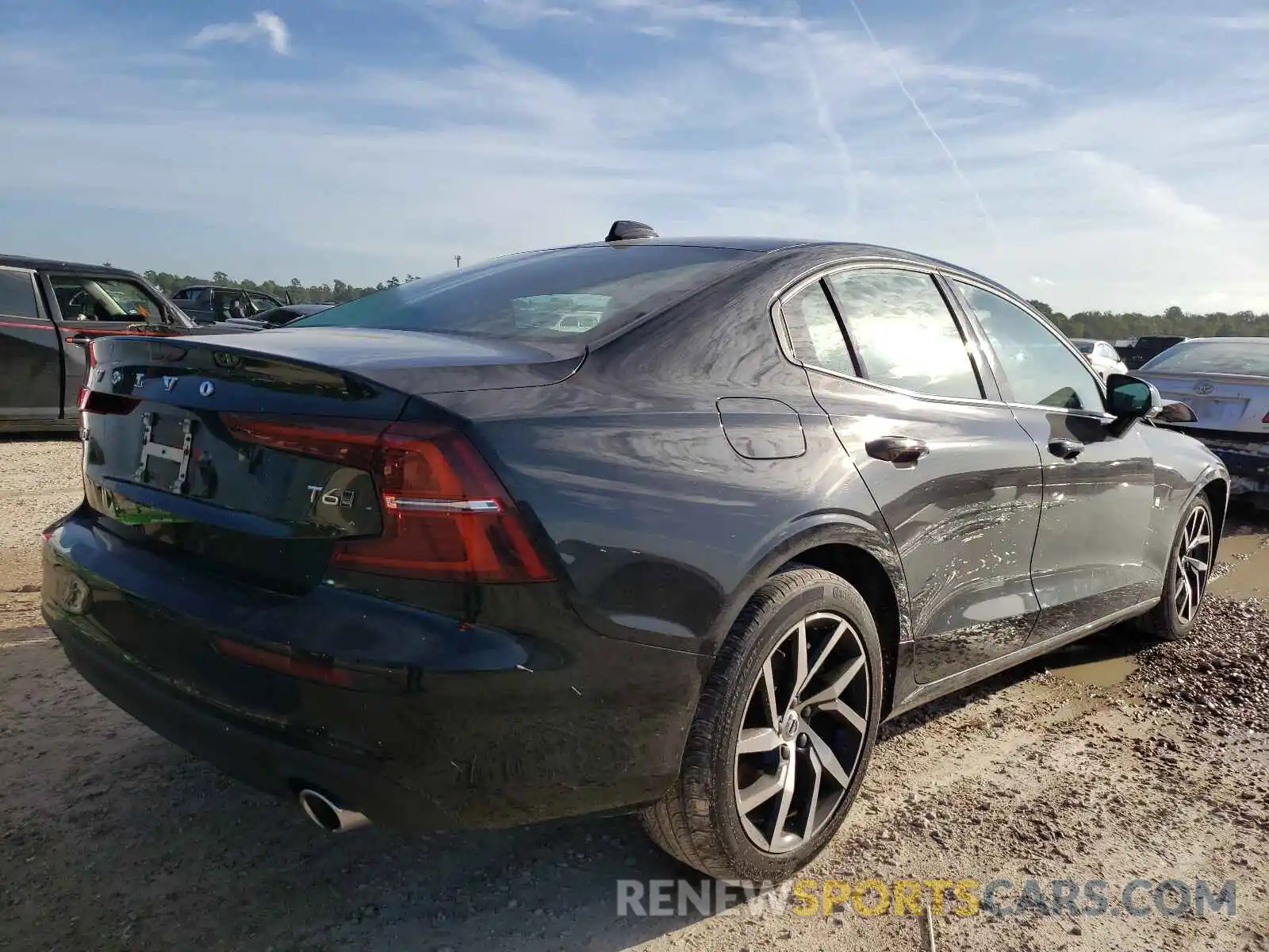 4 Photograph of a damaged car 7JRA22TKXKG004351 VOLVO S60 2019