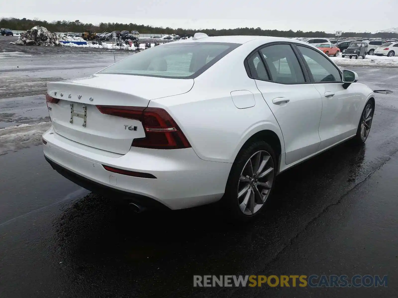 4 Photograph of a damaged car 7JRA22TKXKG007797 VOLVO S60 2019