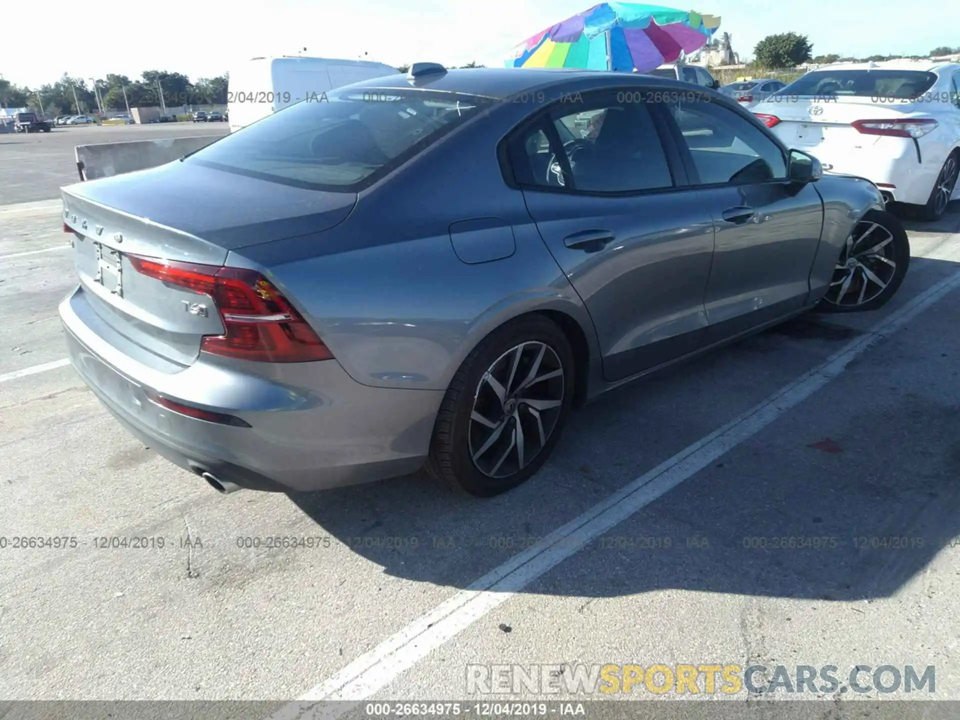 4 Photograph of a damaged car 7JRA22TKXKG010344 VOLVO S60 2019