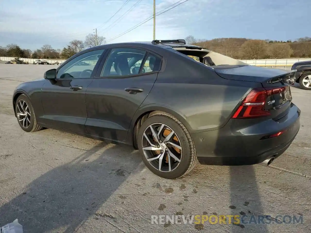 2 Photograph of a damaged car 7JRA22TKXKG011705 VOLVO S60 2019