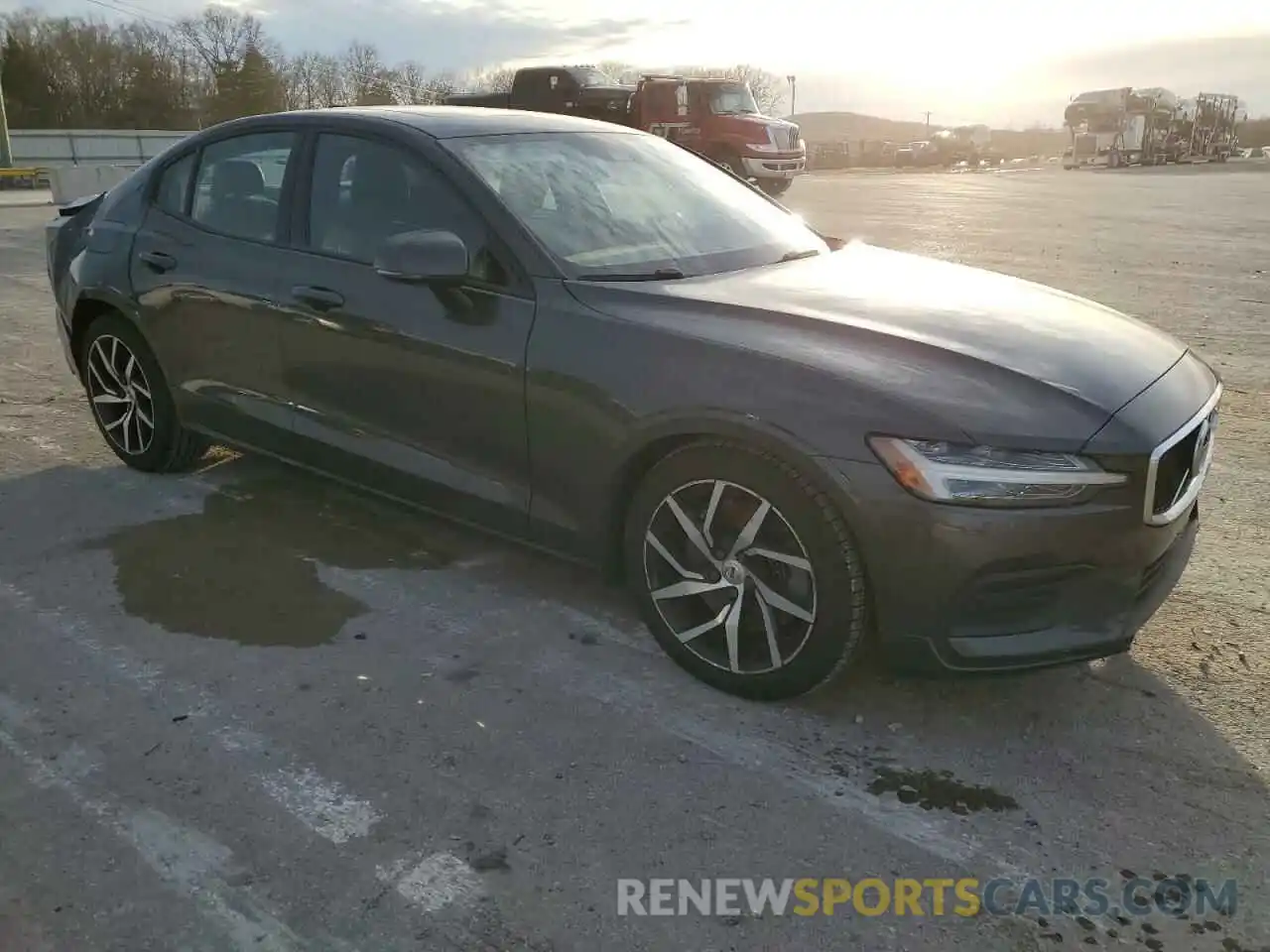 4 Photograph of a damaged car 7JRA22TKXKG011705 VOLVO S60 2019