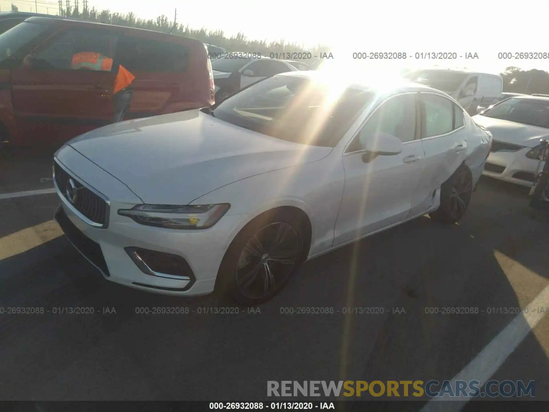 2 Фотография поврежденного автомобиля 7JRA22TL0KG010054 VOLVO S60 2019