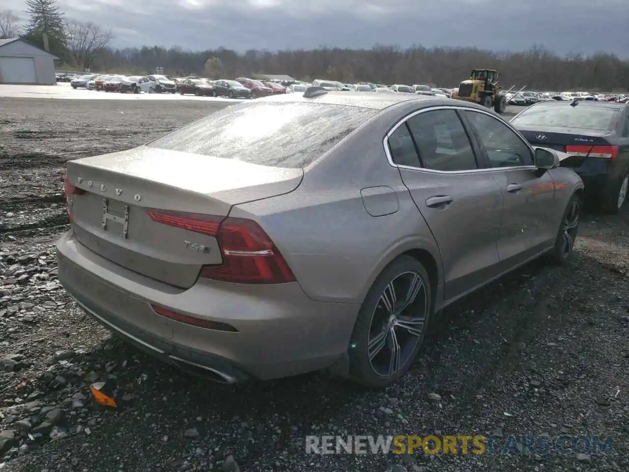 4 Photograph of a damaged car 7JRA22TL2KG000707 VOLVO S60 2019