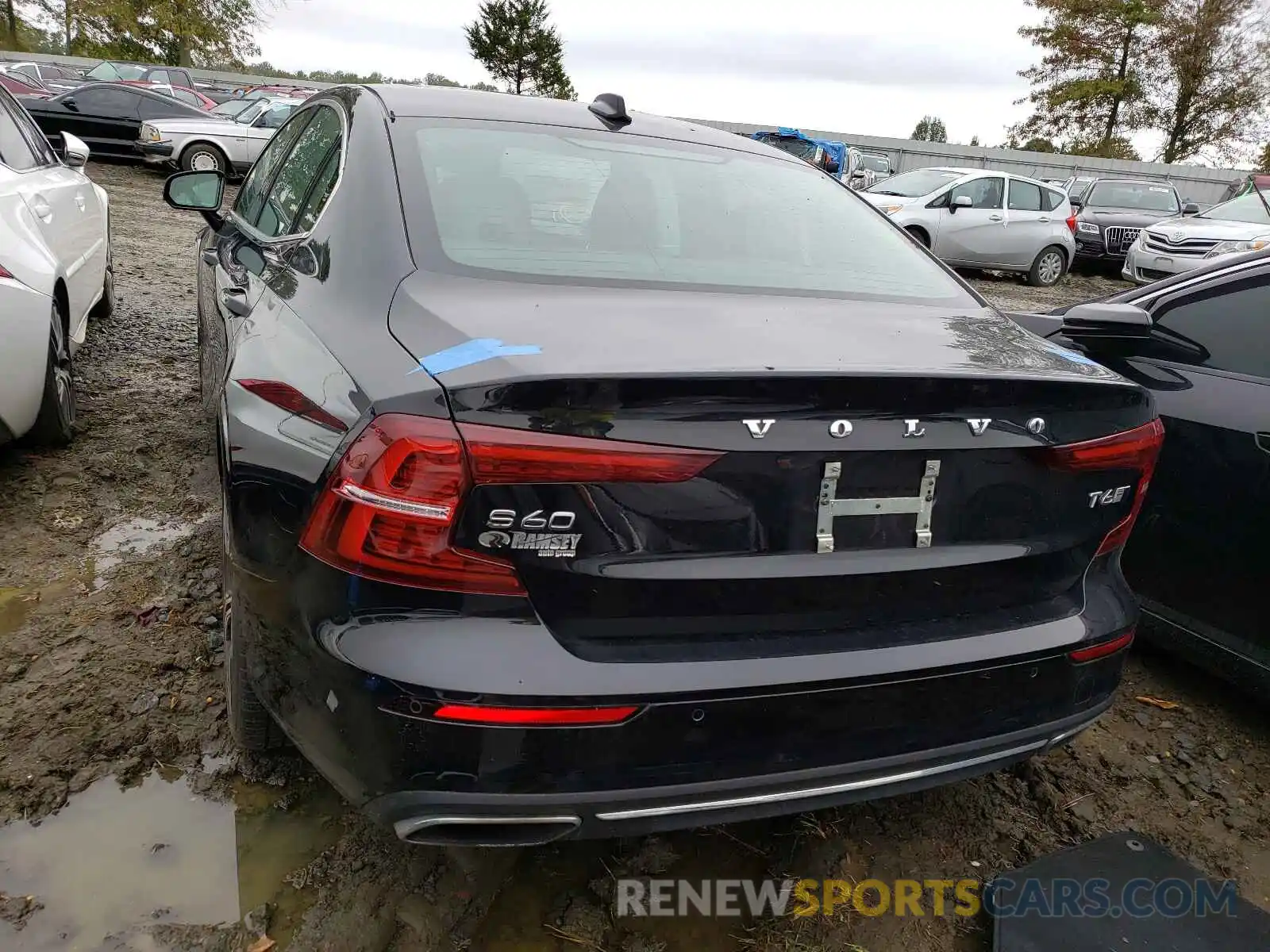 3 Photograph of a damaged car 7JRA22TL3KG013692 VOLVO S60 2019