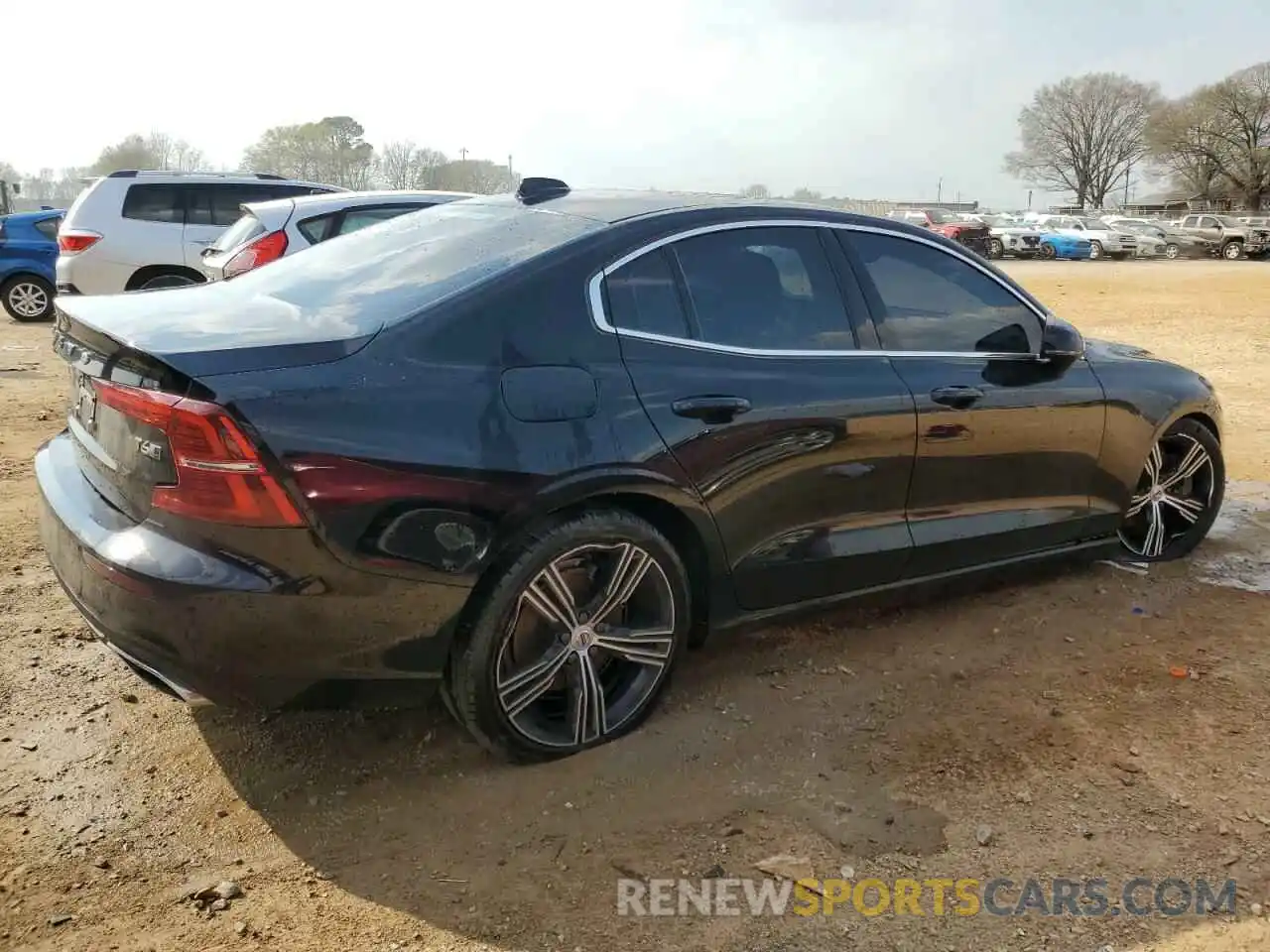 3 Photograph of a damaged car 7JRA22TL4KG002670 VOLVO S60 2019