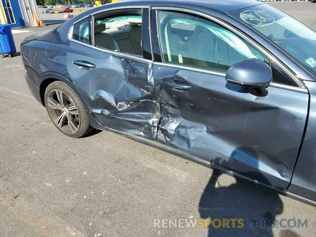 9 Photograph of a damaged car 7JRA22TL4KG016262 VOLVO S60 2019