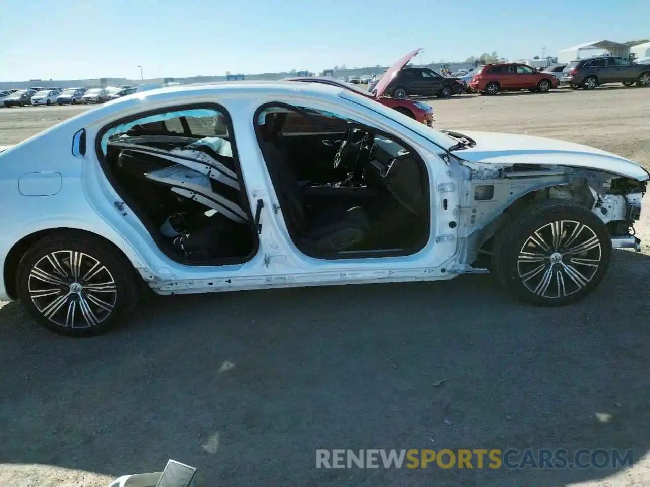 9 Photograph of a damaged car 7JRA22TL5KG009868 VOLVO S60 2019