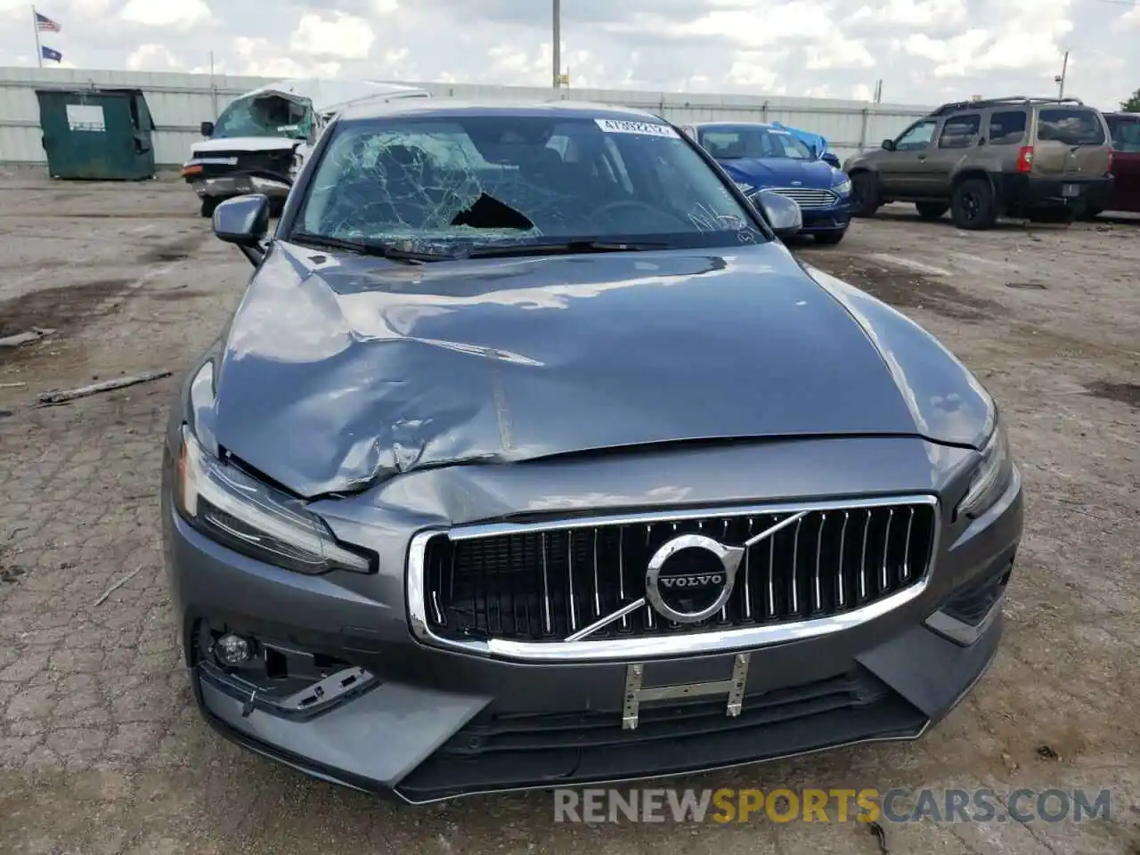 9 Photograph of a damaged car 7JRA22TL5KG009949 VOLVO S60 2019